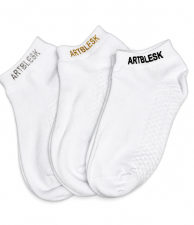 Три белых носка ARTBLESK