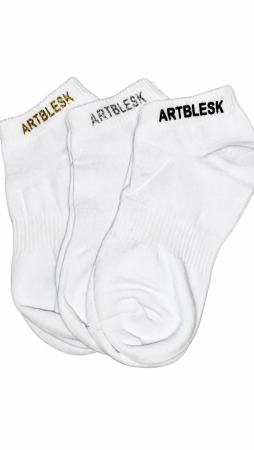 Белые носки ARTBLESK с вышивкой