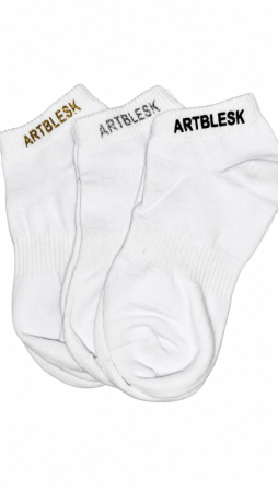 Белые носки ARTBLESK с вышивкой
